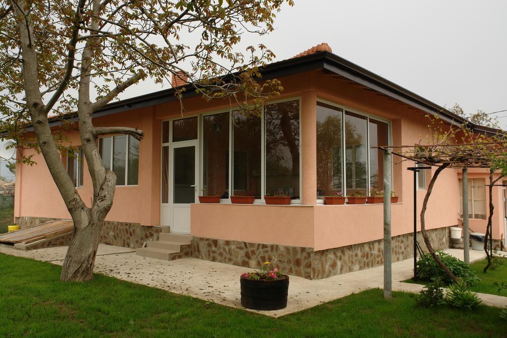 Nadya Holiday Home Krapets  Luaran gambar
