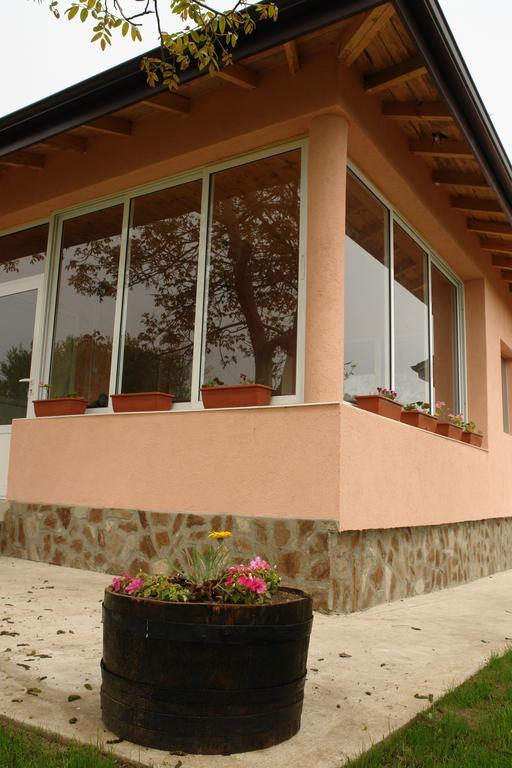 Nadya Holiday Home Krapets  Luaran gambar